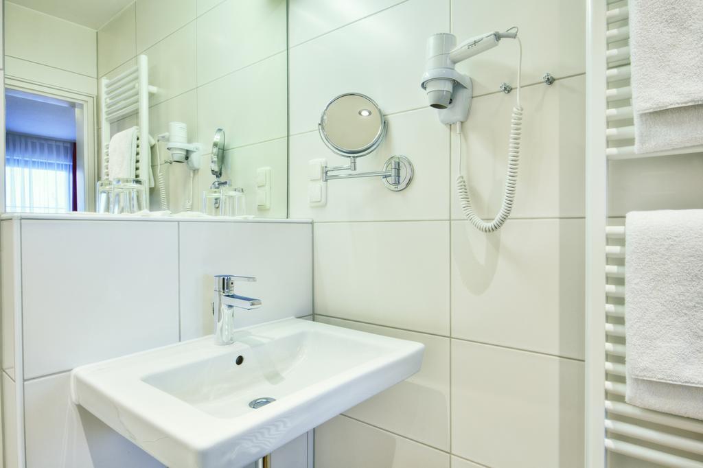 Stroebinger Hof - Therme Wellness Resort باد اندورف المظهر الخارجي الصورة