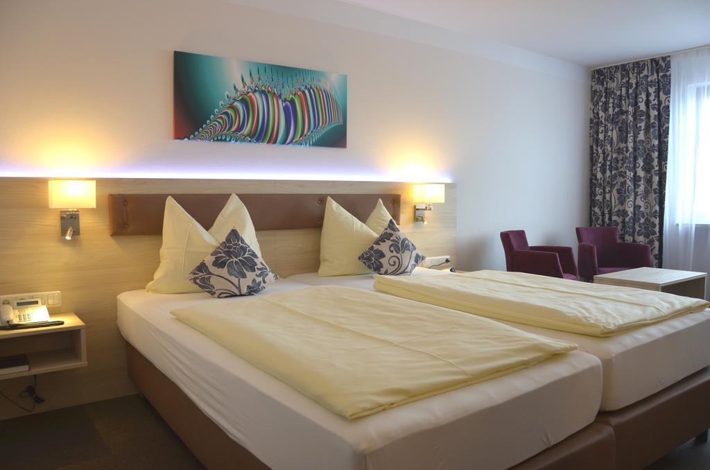 Stroebinger Hof - Therme Wellness Resort باد اندورف الغرفة الصورة